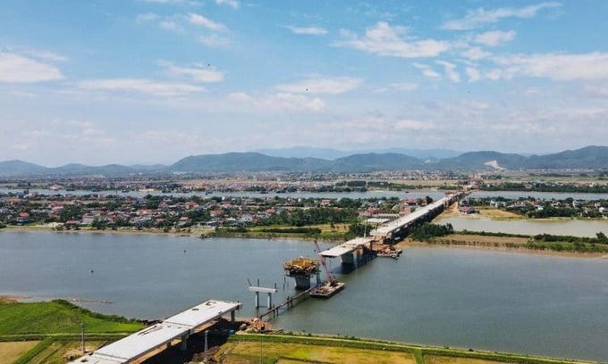 Cây cầu này có vị trí địa chất đặc biệt. Ảnh: T.H &nbsp;
