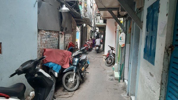 “Khu ổ chuột” cạnh căn hộ siêu sang thách giá 300 triệu/m2