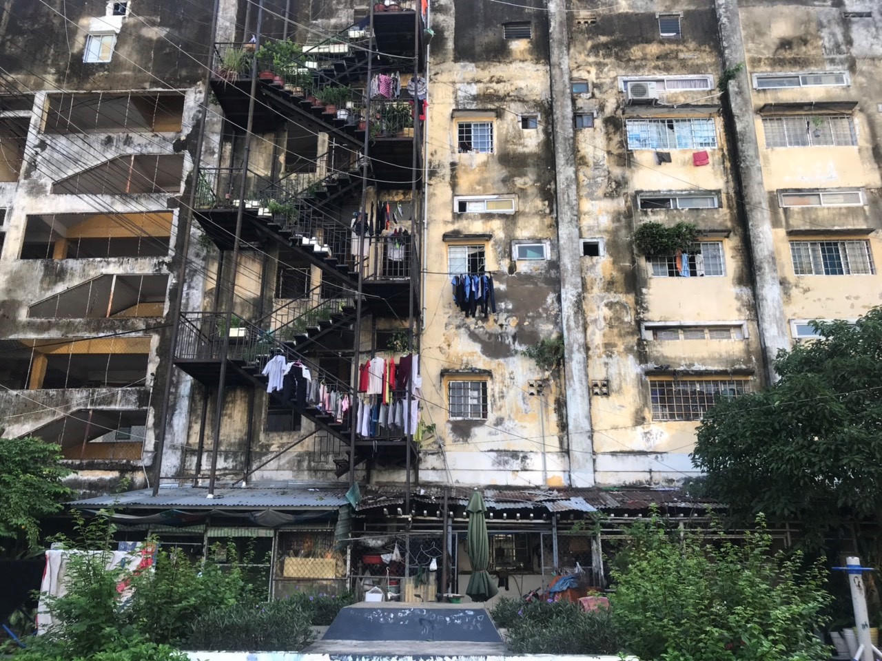 Cải tạo chung cư cũ: “Bài toán” khó giải mãi chưa xong