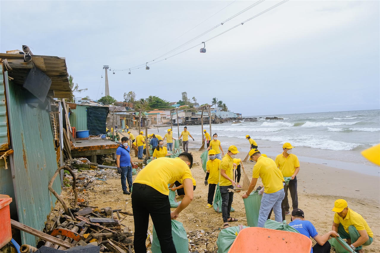 CBNV Sun Group chung tay làm sạch môi trường tại địa phương, lan tỏa tinh thần sống xanh