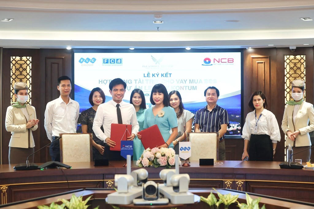Lễ ký kết hợp tác của OCB và FLC (ảnh: TTXVN) &nbsp;