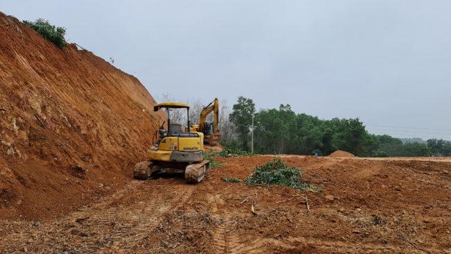 Một điểm khai thác đất trái phép hoạt động trên địa bàn tỉnh Quảng Trị. &nbsp;