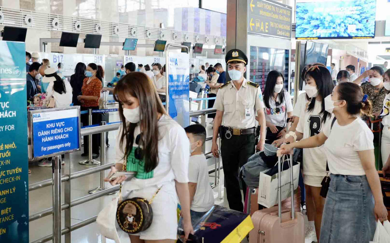 Nhu cầu tìm kiếm du lịch tăng vọt, chứng khoán “hụt hơi” 