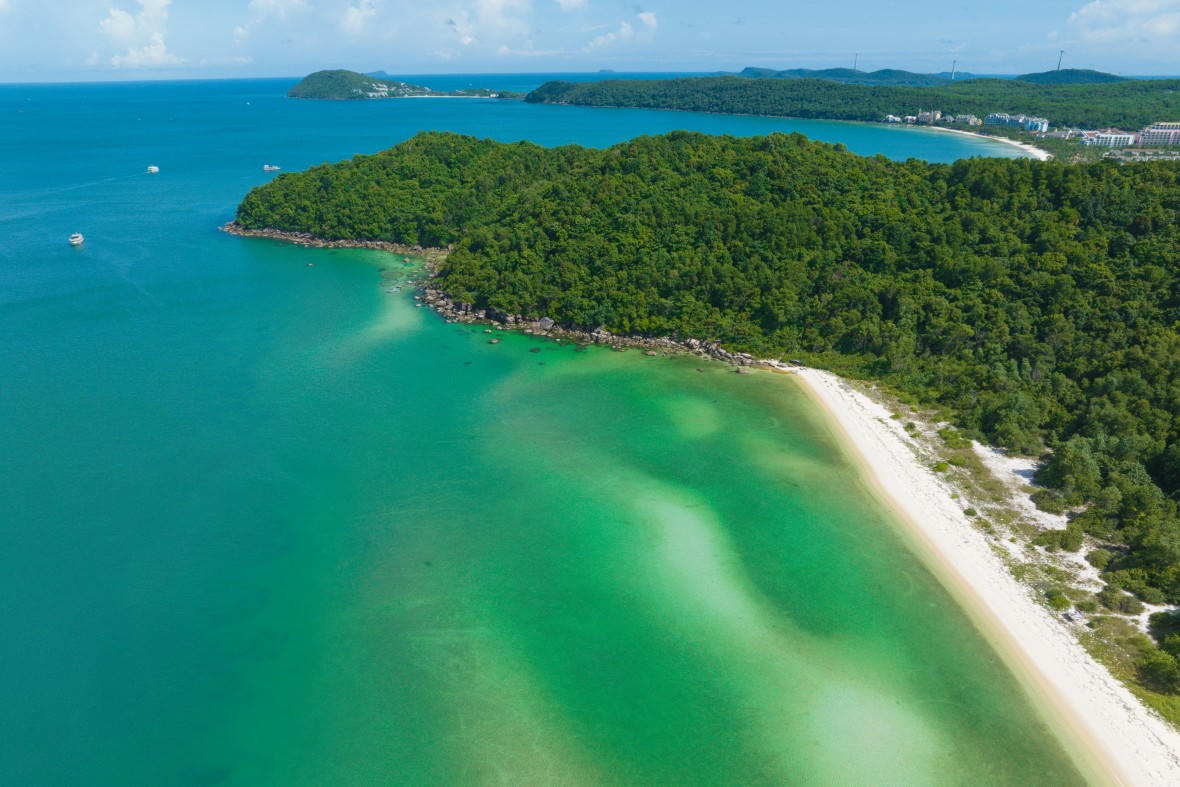 Phú Quốc - “Hòn đảo có thiên nhiên hấp dẫn hàng đầu thế giới” (World Travel Awards 2022). &nbsp;