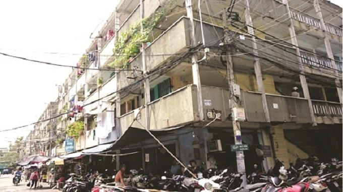 Một chung cư cũ trên địa bàn Q.10, TP.HCM. Ảnh: T.L