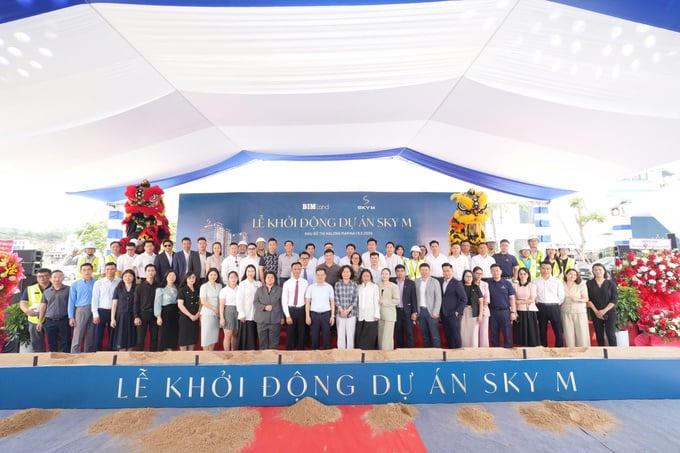 Đại diện BIM Land cùng các đối tác chụp ảnh lưu niệm tại sự kiện khởi động dự án SkyM.