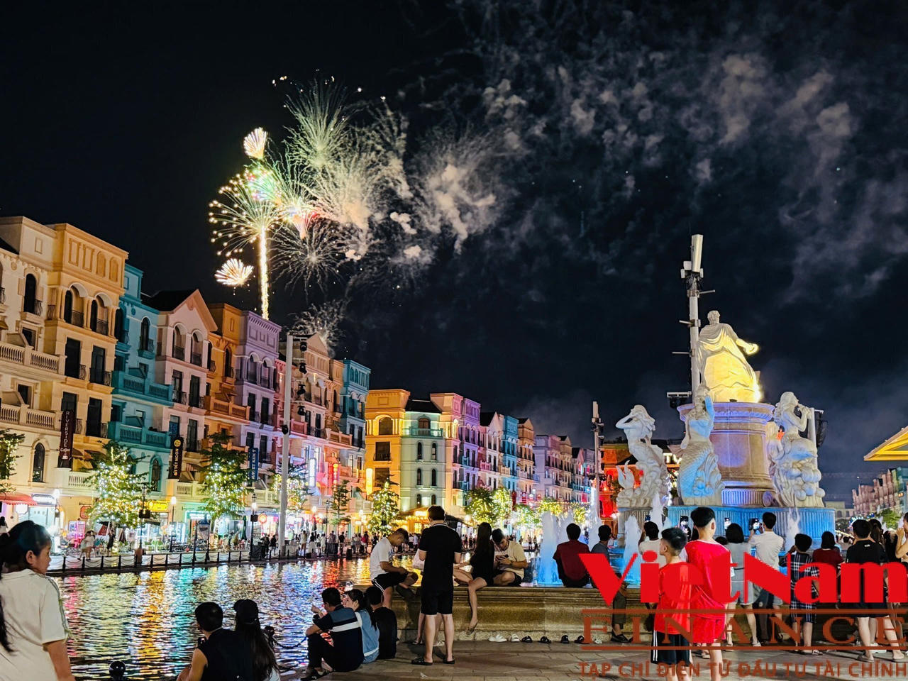Phố đêm rực sáng tại Khu đô thị Ocean Park ở Hưng Yên