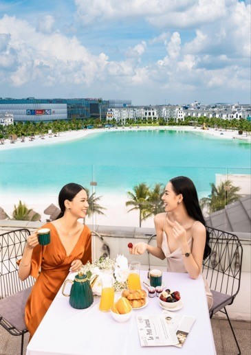 Chủ nhân Suite Apartment sở hữu bộ đôi "kỳ quan" biển hồ Crystal Lagoon, hồ Ngọc Trai với hàng nghìn tiện ích “hiếm có khó tìm”. &nbsp;