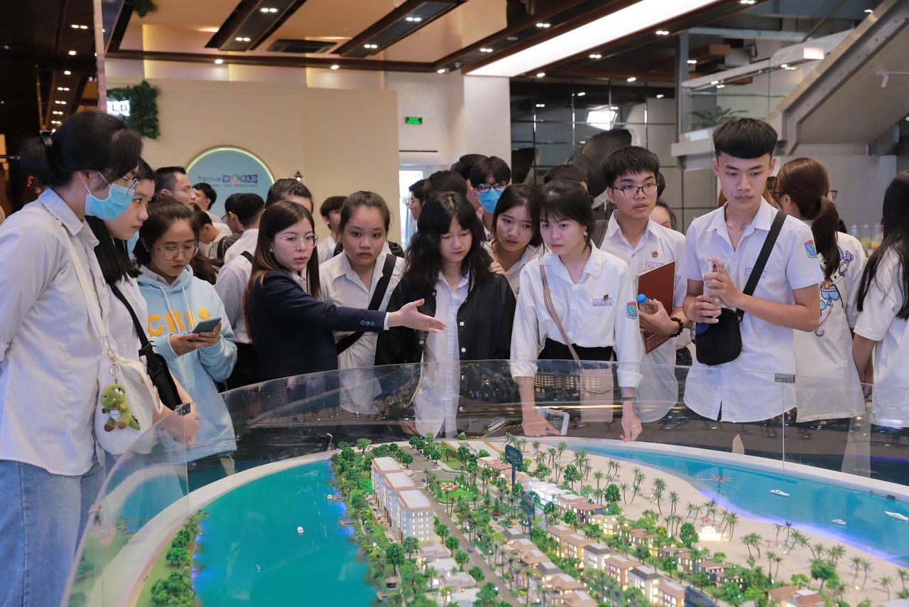 Nova College đảm bảo cơ hội việc làm cho sinh viên ngành Quản trị kinh doanh, chuyên ngành Kinh doanh bất động sản. &nbsp;