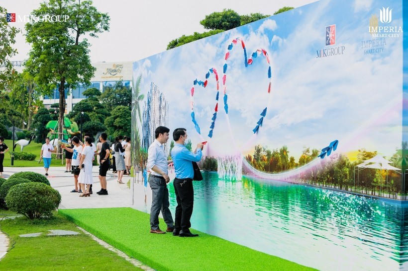 Cư dân tham gia các hoạt động trải nghiệm tại sự kiện &nbsp;