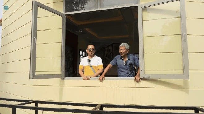 Rất nhiều người tò mò đến thăm quan ngôi nhà của ông Lượng. Ảnh: Tạp chí Người đưa tin &nbsp;
