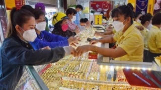 Đánh thuế giao dịch vàng: Ưu tiên tích trữ, đánh nặng đầu cơ?