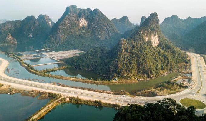 Chiêm ngưỡng cung đường uốn lượn bao Biển Hạ Long - Cẩm Phả 4 làn xe chạy trị giá 500 tỷ