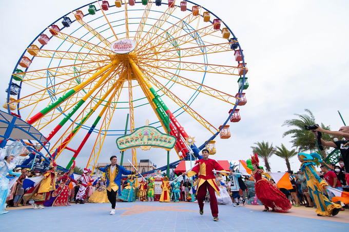 Tổ chức 4 ngày xuyên suốt, từ 01/9 – 04/9, lễ hội NovaWorld Festival hứa hẹn sẽ mang đến hàng loạt hoạt động, chương trình biểu diễn đa sắc màu.