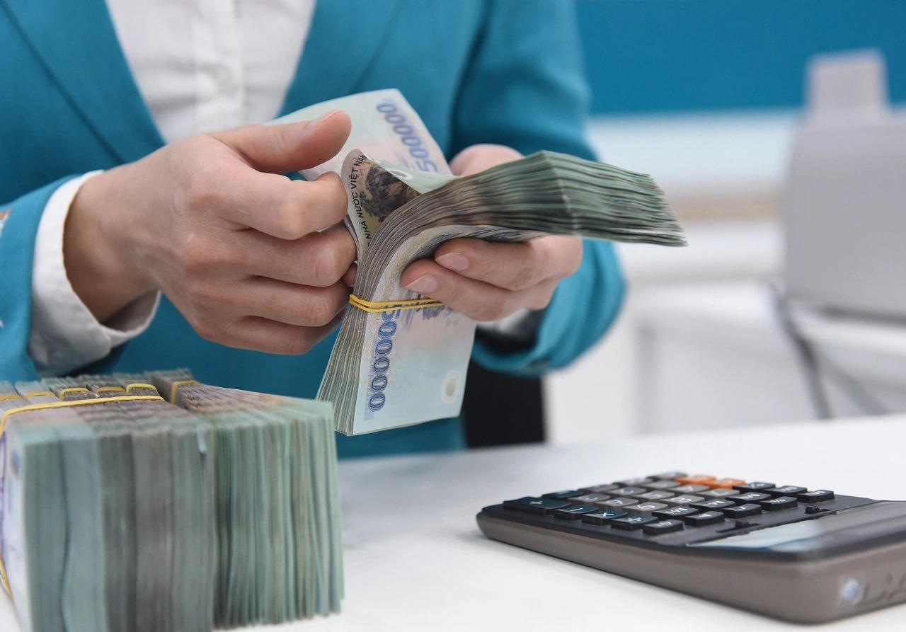 Lượng tiền gửi vào ngân hàng tăng trở lại trong bối cảnh lãi suất huy động liên tục tăng.
