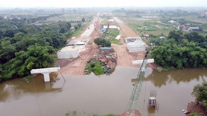 Nhiều mố cầu, trụ cầu đã được xây dựng xong. Ảnh: Internet &nbsp;