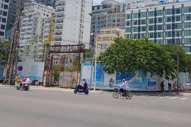 Khu đất có 2 mặt tiền là Trần Phú - Nguyễn Thị Minh Khai (TP Nha Trang) nhưng số phận khá dang dở