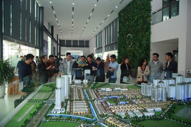 Dòng vốn có xu hướng chảy vào bất động sản như một kênh trú ẩn an toàn. &nbsp;