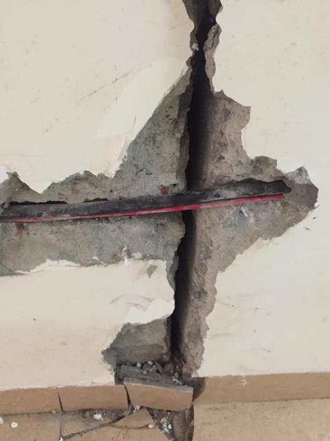 Nha nut toac canh cong trinh chung cu: Thong tin nguoc