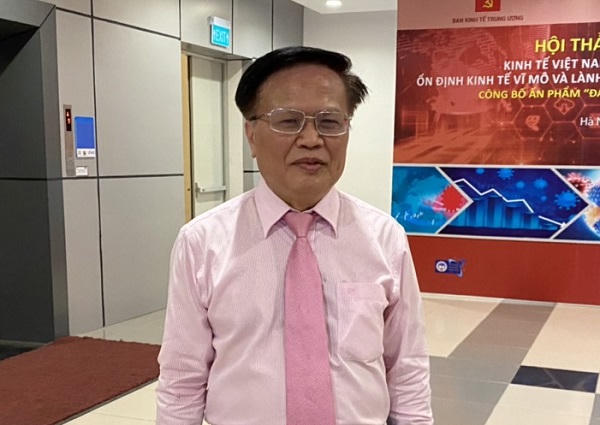 TS Nguyễn Đình Cung chia sẻ với phóng viên Tạp chí Doanh nghiệp Việt Nam. (Ảnh: Hà Anh). &nbsp;