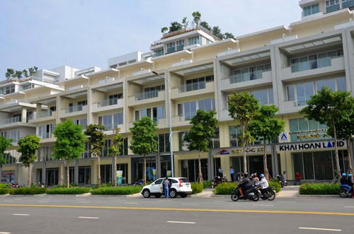 Nhà phố có thể méo mặt vì thuế tài sản - Ảnh 1.