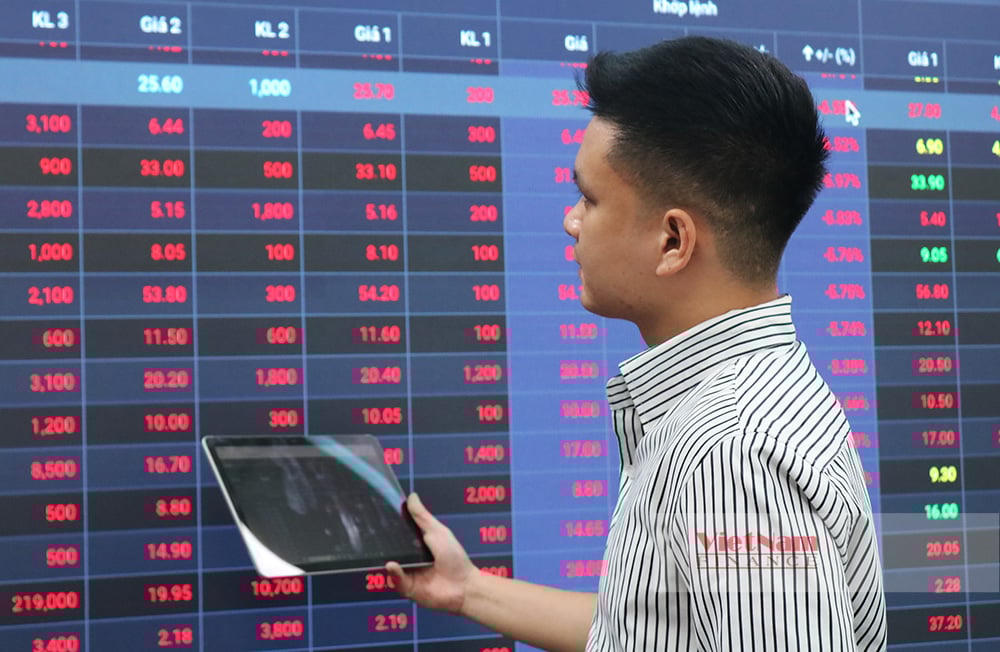 Tuần vượt đỉnh không trọn vẹn của VN-Index: Đột ngột rớt sâu, có đáng lo?