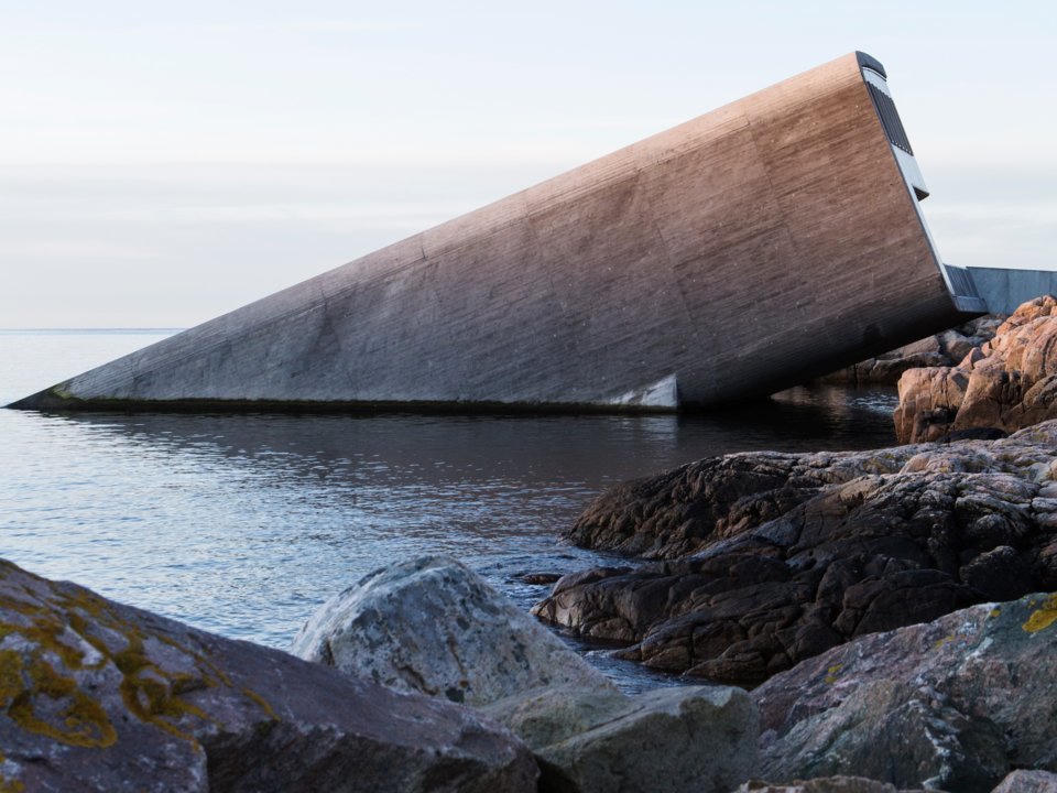 'Đột nhập’ nhà hàng dưới nước lớn nhất thế giới