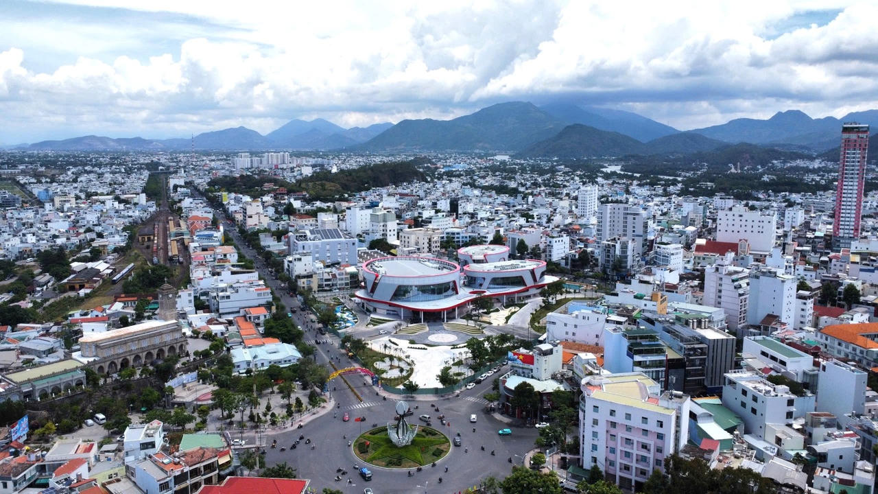 Ngành ngân hàng cam kết ưu tiên tín dụng cho các dự án động lực của Khánh Hòa.