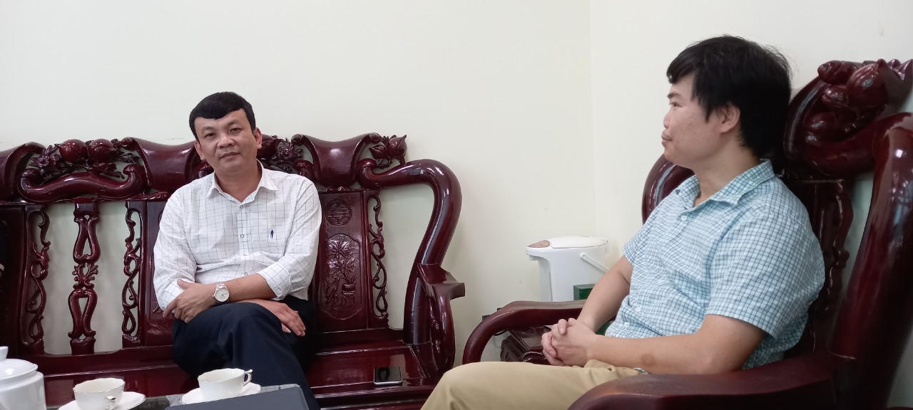 Trong cơn “sốt“ đất, người bán xôi, giò chả cũng thành... môi giới