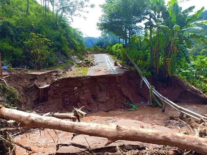 Thanh Hóa: Lũ cuốn phăng cả trăm nhà, dân bơ phờ đi ở tạm