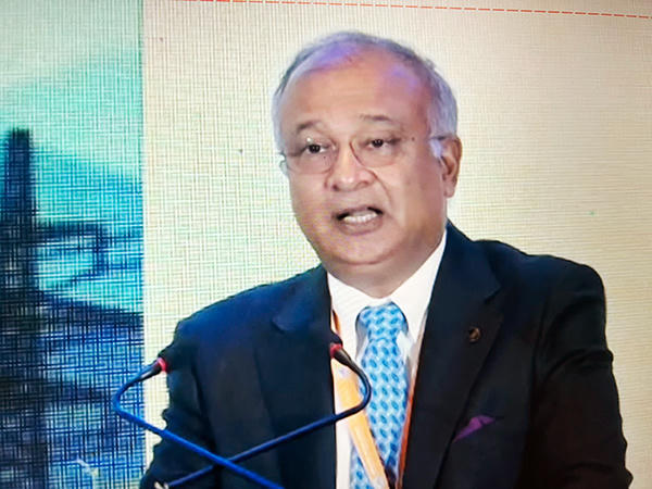 Ông Sandeep Mehta, Chủ tịch Adani Ports&SEZ thuộc Tập đoàn Adani (Ấn Độ) phát biểu tại Diễn đàn Đầu tư Đà Nẵng 2022. &nbsp;