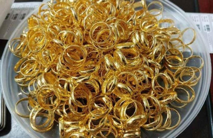 Vàng nhẫn tăng giá cao bất thường: Có hiện tượng nhà vàng 'bắt tay làm giá'?