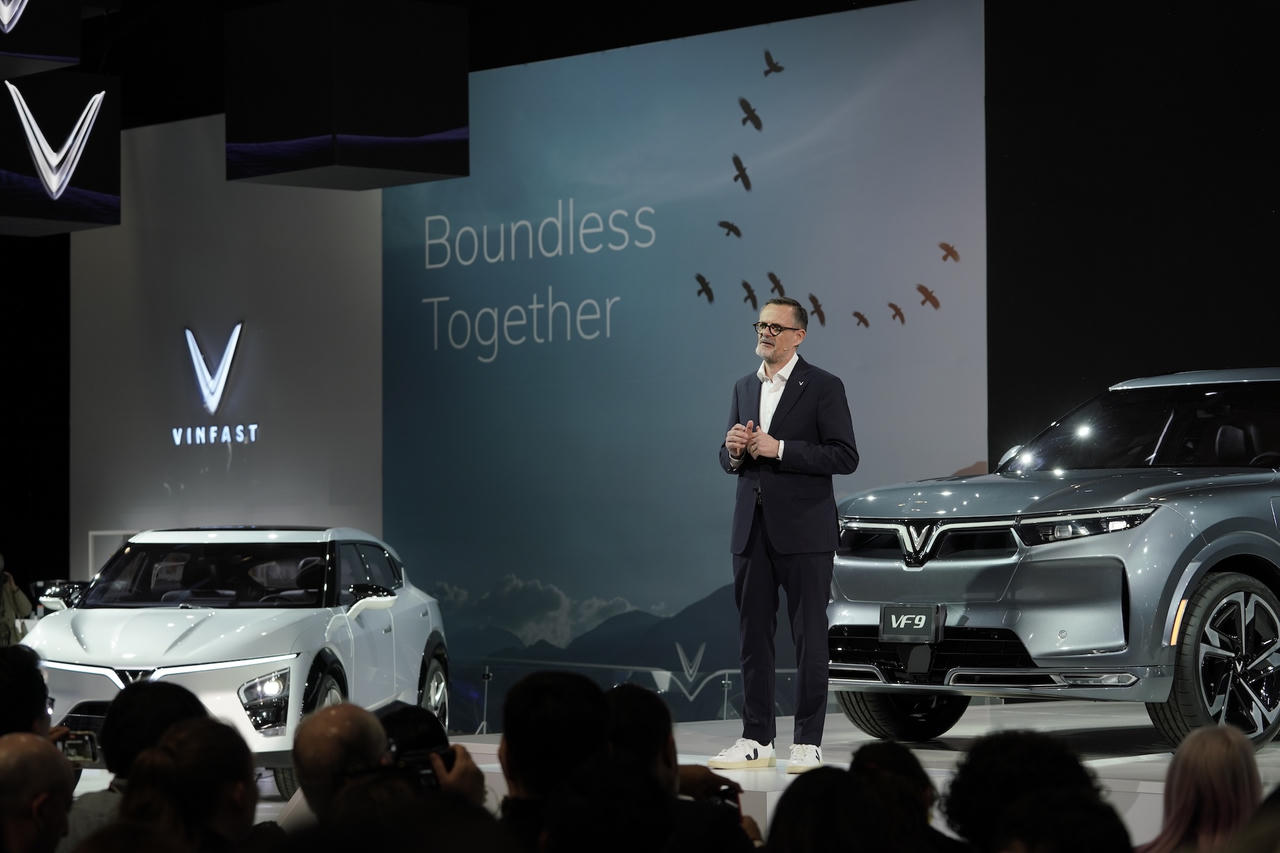 Vinfast công bố giá thuê pin tại thị trường Mỹ và kích hoạt giao dịch NFT