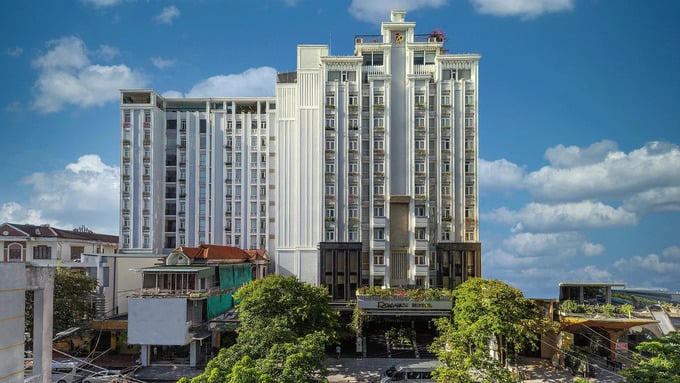 Khách sạn Romance lần đầu được đưa ra đấu giá vào ngày 15/3/2024 với giá khởi điểm là hơn 137 tỷ đồng.