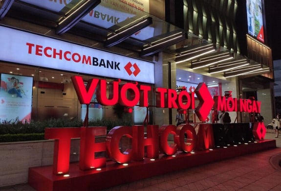 Techcombank lãi 7.900 tỷ đồng quý 2, cao nhất trong lịch sử.