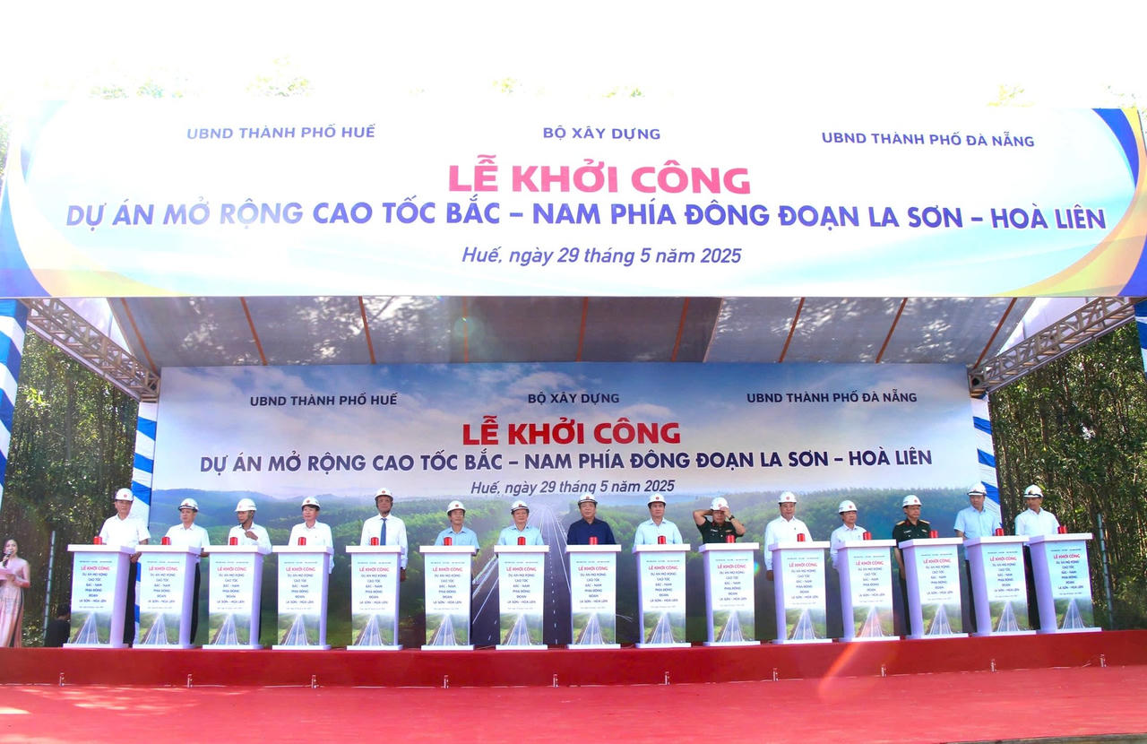 Lễ khởi công Dự án mở rộng cao tốc Bắc - Nam phía Đông đoạn La Sơn - Hòa Liên.