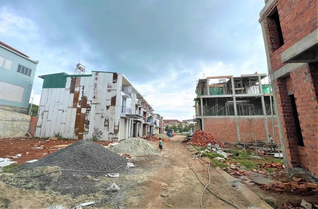 Theo quyết định phê duyệt, dự án thực hiện từ năm 2017 - 2019 đưa vào sử dụng nhưng đến nay vẫn chưa được hoàn thành. &nbsp;