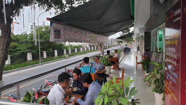 Một năm sau vụ cháy thảm khốc, cuộc sống ở Carina đã hồi sinh