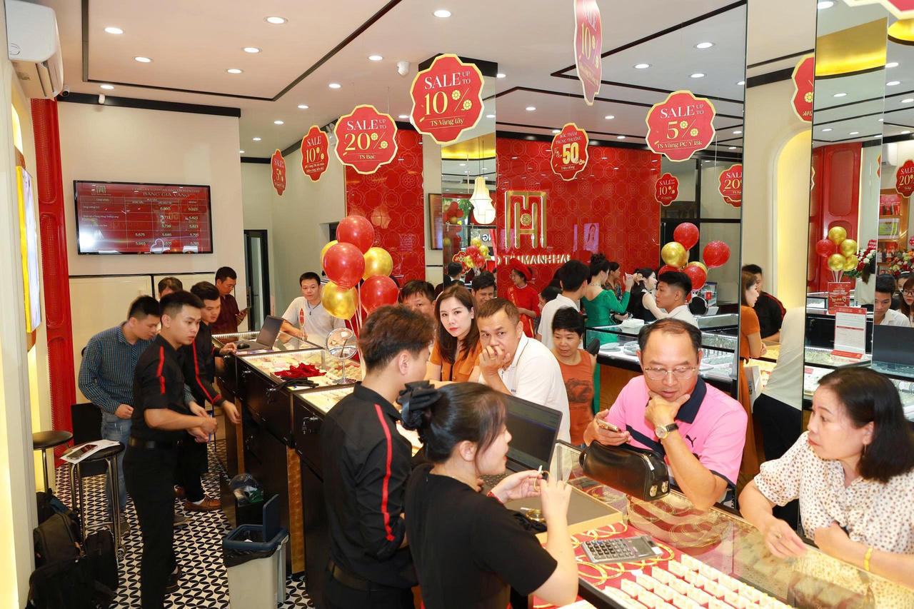 Cần phải xây dựng lòng tin cho người dân để họ gửi vàng.