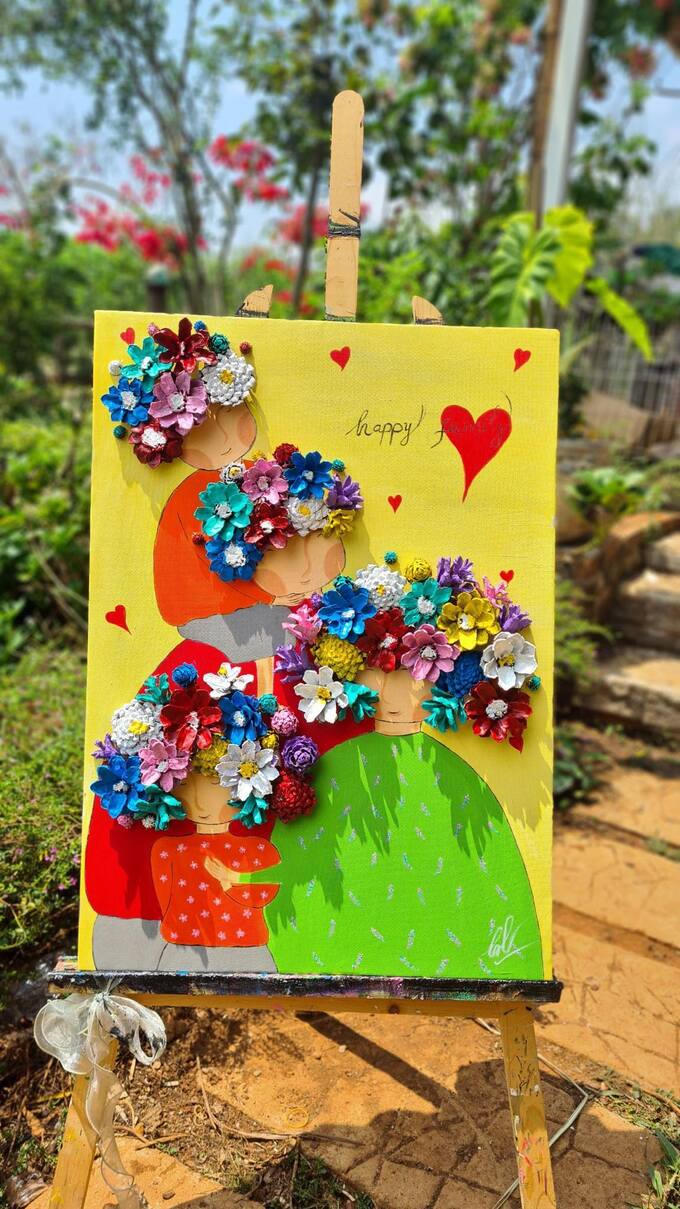 'Thoát' khỏi ngành BĐS bỏ phố về rừng, làm tranh từ quả thông khô bán tới 3.000.000 đồng/bức