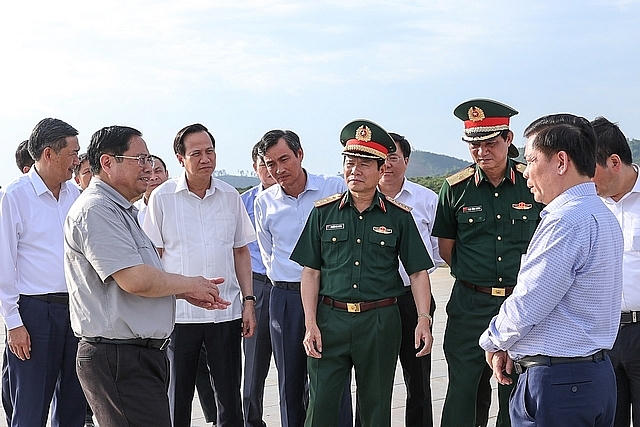 Thủ tướng Chính phủ và đoàn công tác Chính phủ đi khảo sát Cảng hàng không Nà Sản, huyện Mai Sơn, Sơn La