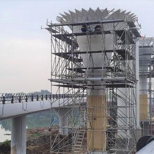 Các đơn vị thi công đang khẩn trương hoàn thiện các hạng mục, đưa Cầu Đầm Vạc vào sử dụng dịp 30/4 tới. &nbsp;