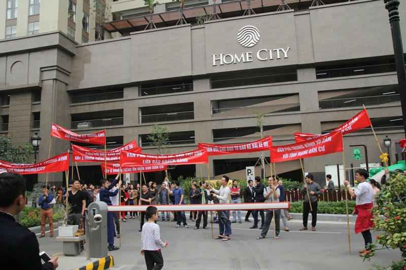 Bất động sản 2017 biến động trong những cơn sốt đất, ‘siết nợ' hàng loạt dự án