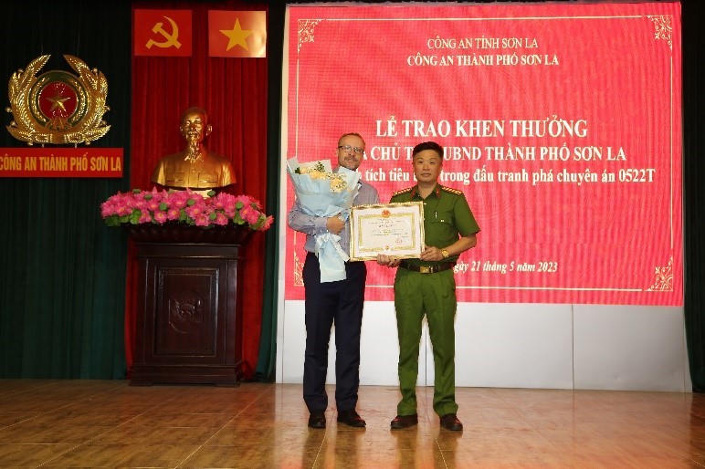 Home Credit trao học bổng cho trẻ em nghèo hiếu học tại Sơn La