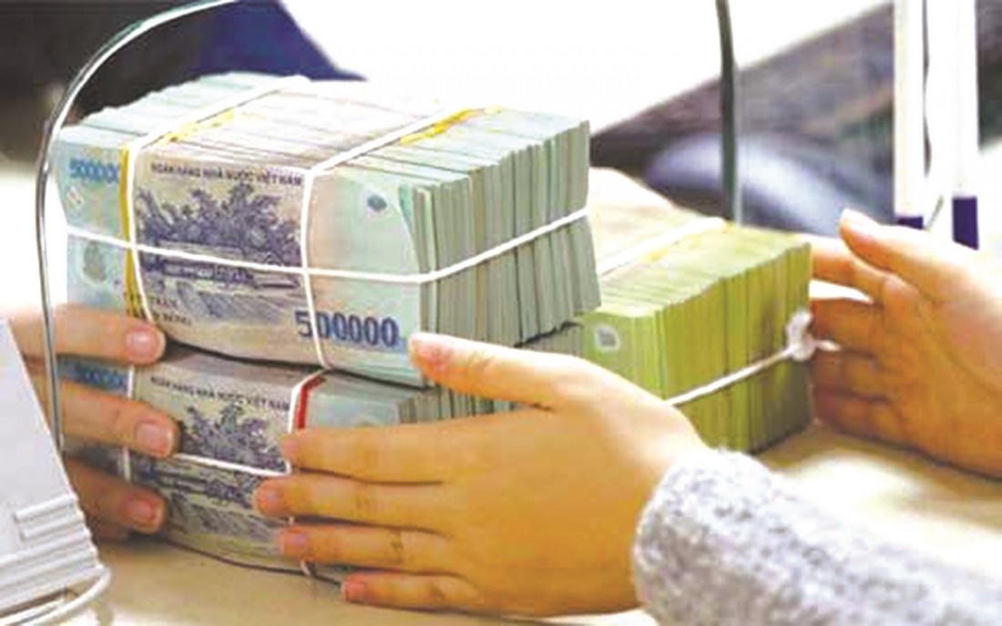 Bước sang tháng 8, xu hướng "đua" tăng lãi suất vẫn tiếp tục nóng khi nhiều ngân hàng vừa điều chỉnh lãi suất huy động tại nhiều kỳ hạn. &nbsp;