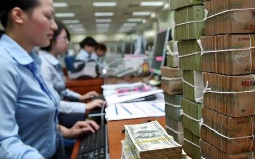 Biến động lạ: Đại gia ngân hàng sốt ruột, cả nhà đi gom cổ phiếu