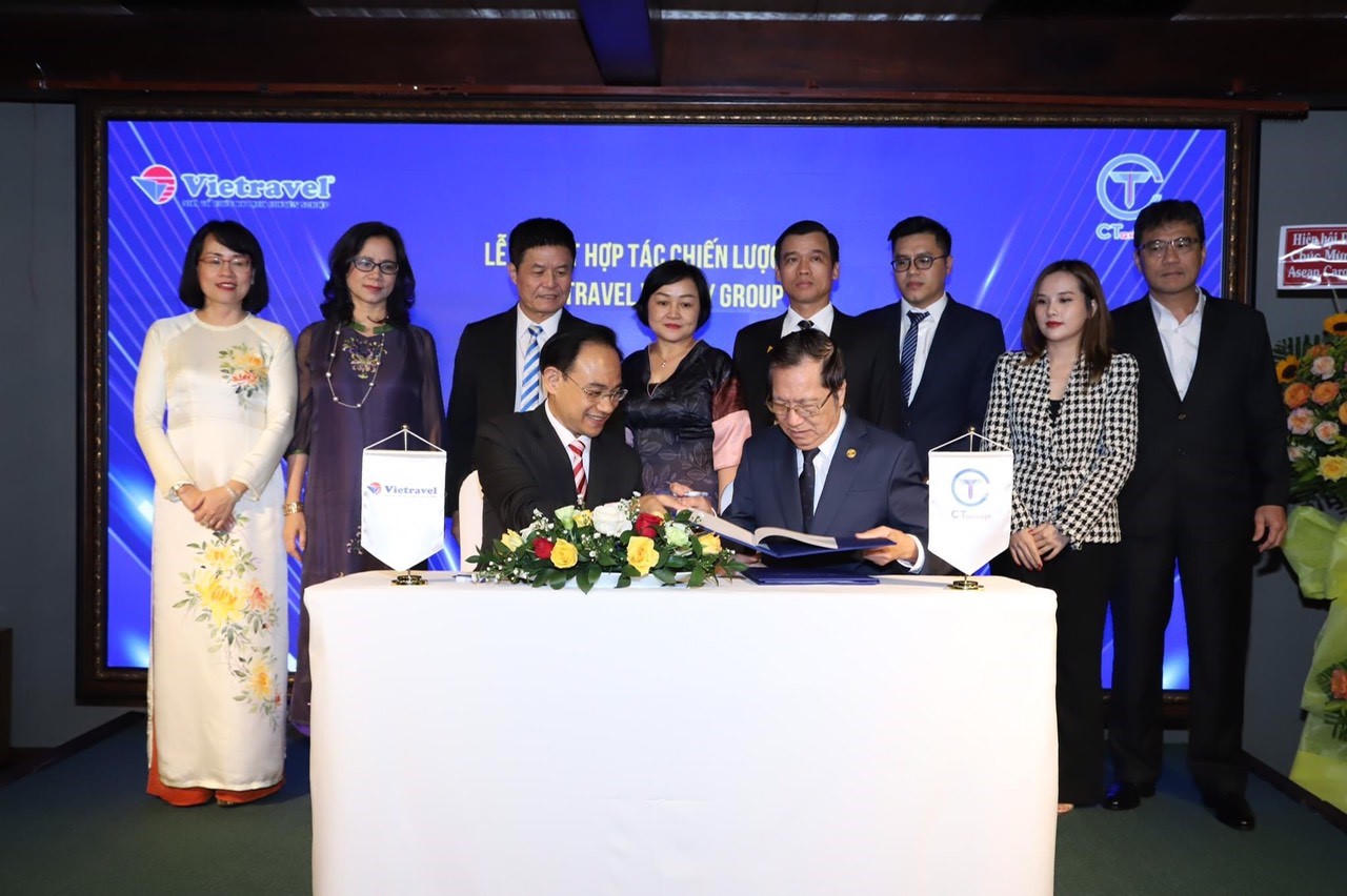 Đại diện CT Group và Vietravel ký kết hợp tác chiến lược &nbsp;