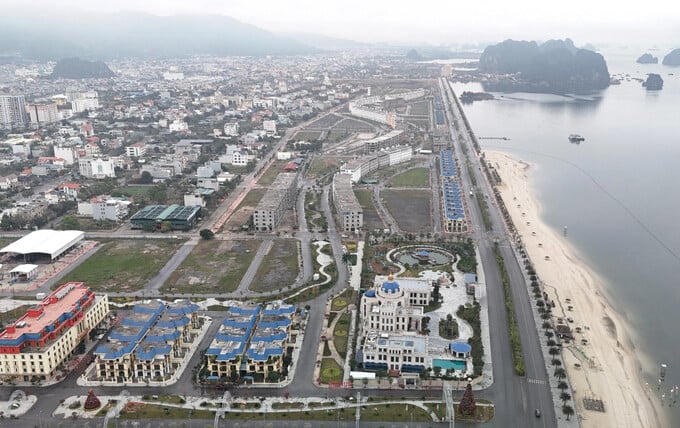 Hàng loạt biệt thự 'view triệu đô' đang 'vắng bóng người' tại tỉnh có nhiều thành phố nhất Việt Nam