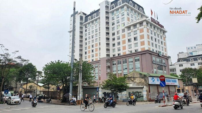 Khu đất 11A Cát Linh nằm ngay tại nút giao Cát Linh – Đặng Trần Côn. &nbsp;