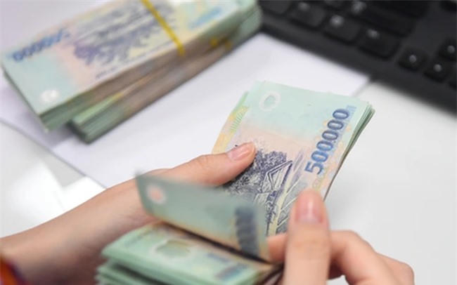 Vì sao ngân hàng vẫn hút người gửi tiền tiết kiệm? 